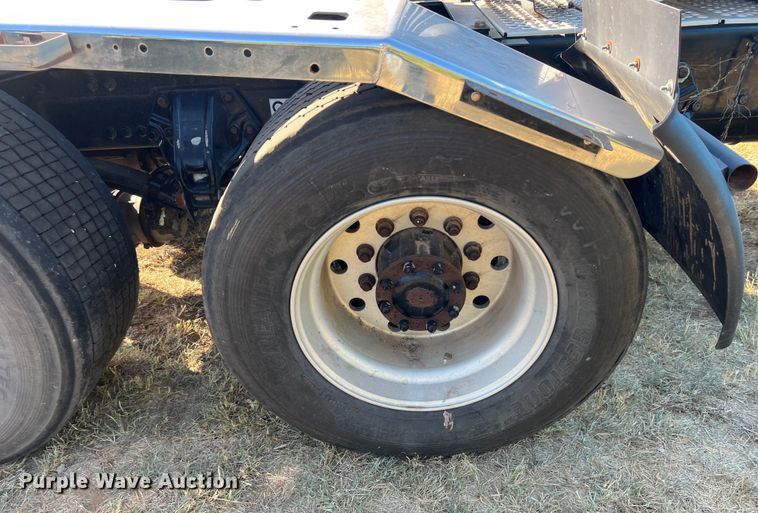 image for item EJ2916 2014 Kenworth  T800 semi truck