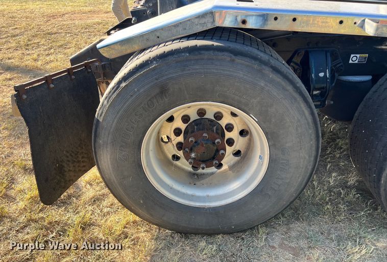 image for item EJ2916 2014 Kenworth  T800 semi truck