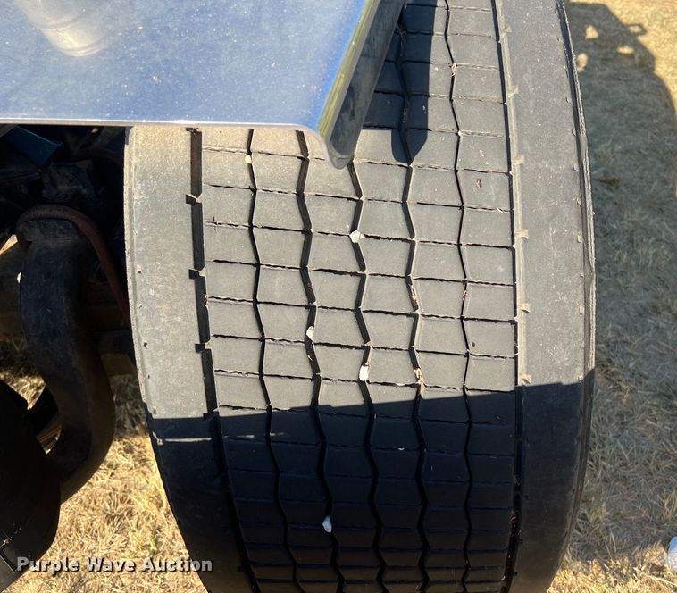 image for item EJ2916 2014 Kenworth  T800 semi truck