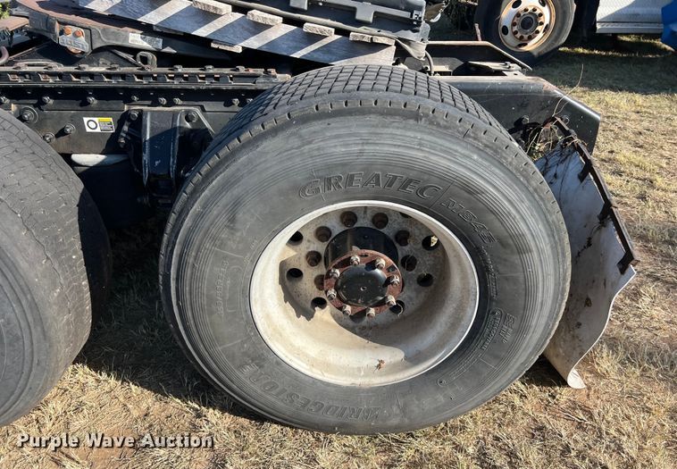 image for item EJ2916 2014 Kenworth  T800 semi truck