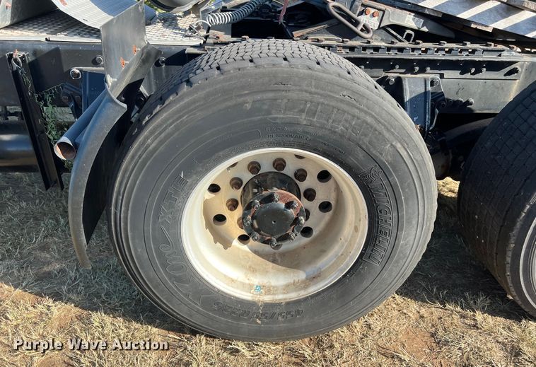 image for item EJ2916 2014 Kenworth  T800 semi truck