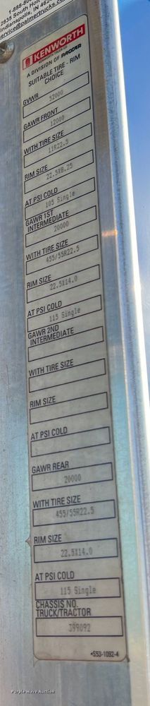 image for item EJ2916 2014 Kenworth  T800 semi truck