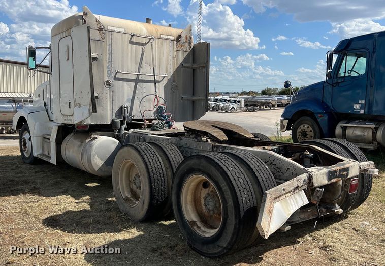 image for item EJ2930 2000 Peterbilt  377 semi truck