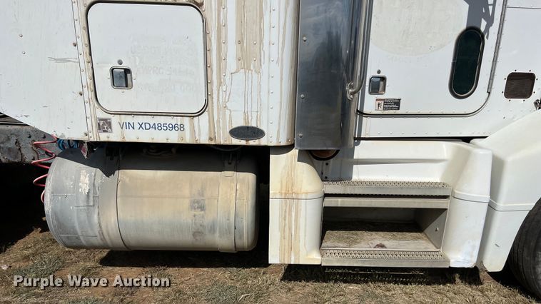 image for item EJ2930 2000 Peterbilt  377 semi truck