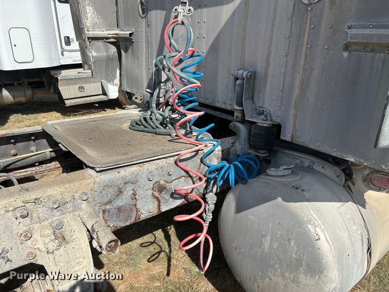 image for item EJ2930 2000 Peterbilt  377 semi truck