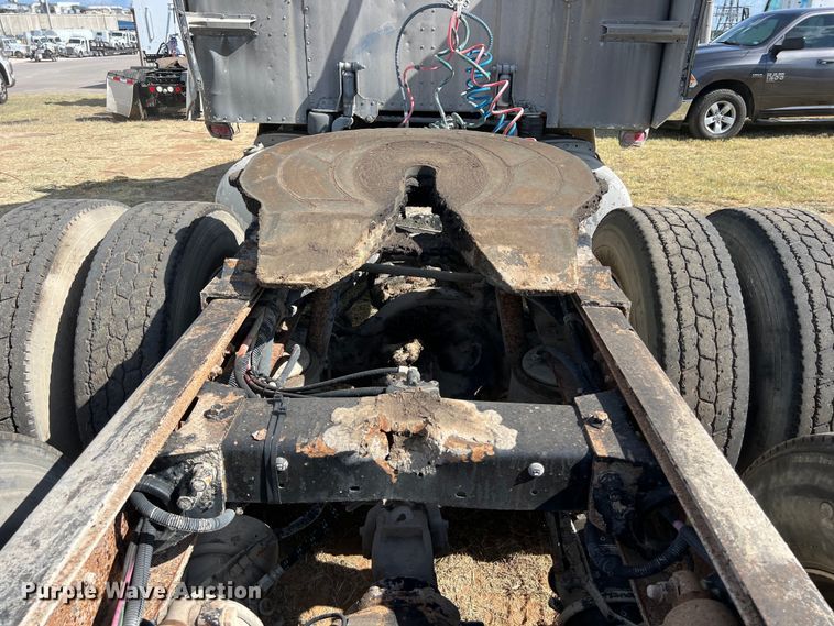 image for item EJ2930 2000 Peterbilt  377 semi truck