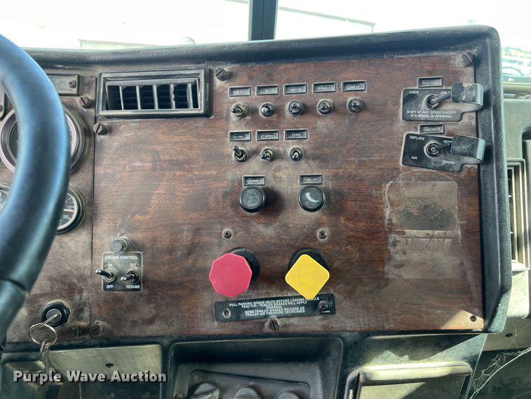 image for item EJ2930 2000 Peterbilt  377 semi truck