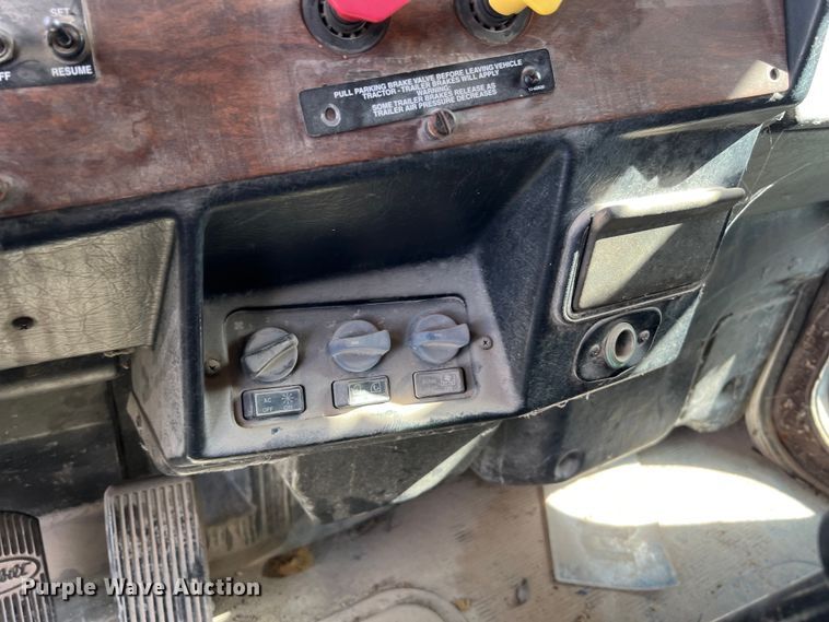 image for item EJ2930 2000 Peterbilt  377 semi truck