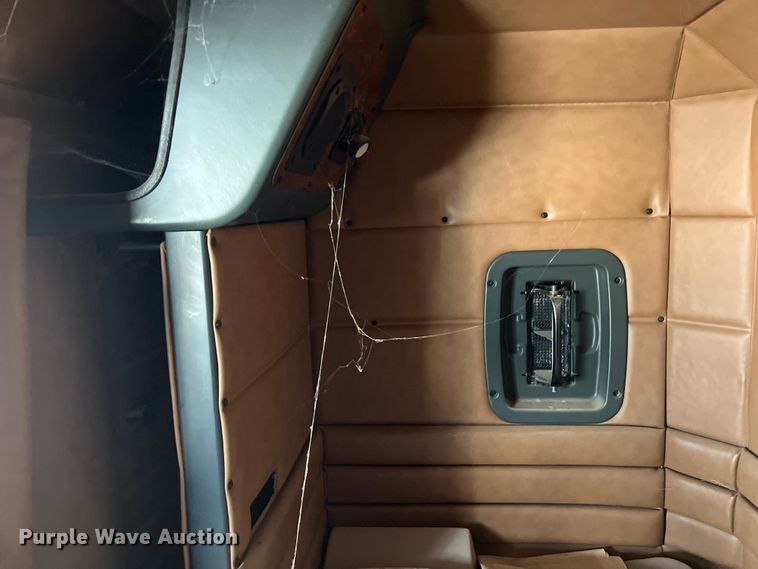 image for item EJ2930 2000 Peterbilt  377 semi truck