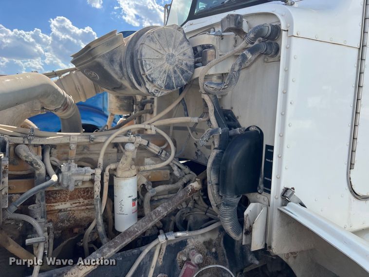 image for item EJ2930 2000 Peterbilt  377 semi truck