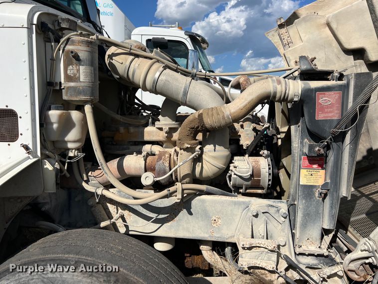 image for item EJ2930 2000 Peterbilt  377 semi truck