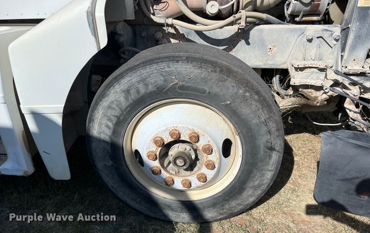 image for item EJ2930 2000 Peterbilt  377 semi truck