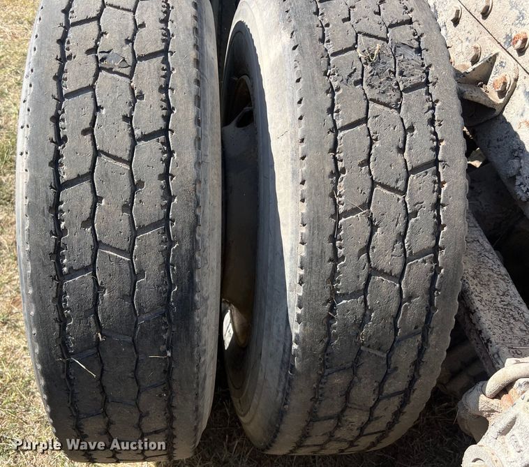 image for item EJ2930 2000 Peterbilt  377 semi truck