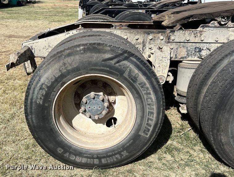 image for item EJ2930 2000 Peterbilt  377 semi truck