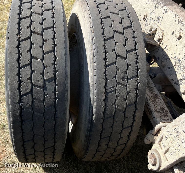 image for item EJ2930 2000 Peterbilt  377 semi truck