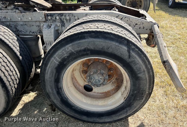 image for item EJ2930 2000 Peterbilt  377 semi truck