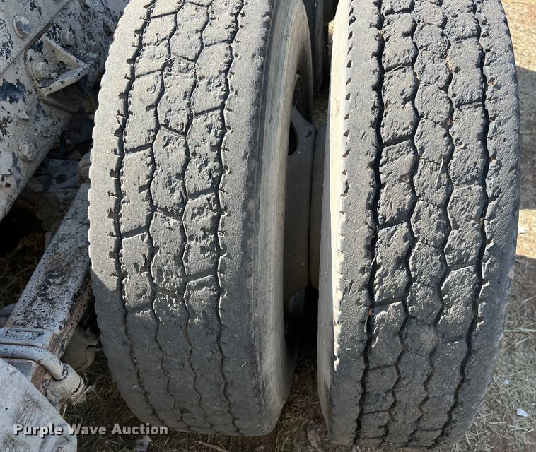 image for item EJ2930 2000 Peterbilt  377 semi truck