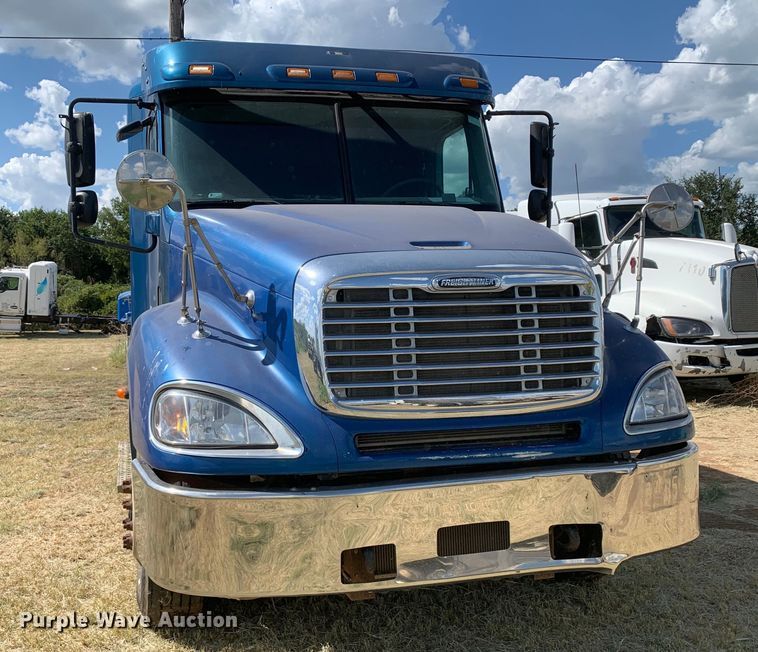 image for item EJ2931 2006 Freightliner  Columbia  semi truck
