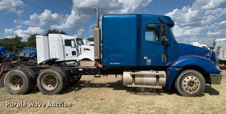 image for item EJ2931 2006 Freightliner  Columbia  semi truck