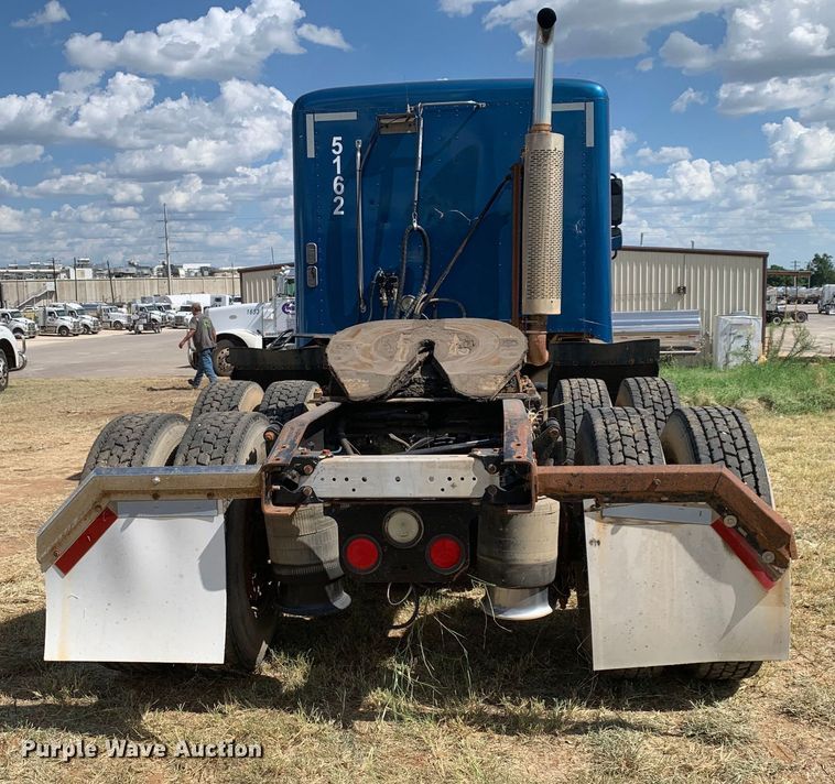 image for item EJ2931 2006 Freightliner  Columbia  semi truck