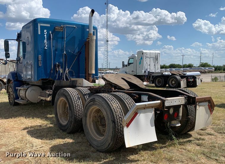 image for item EJ2931 2006 Freightliner  Columbia  semi truck