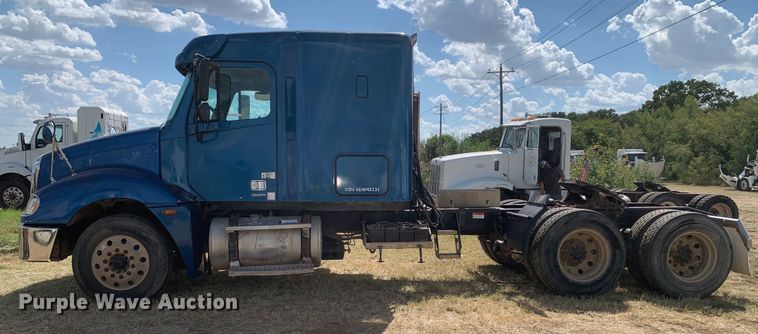 image for item EJ2931 2006 Freightliner  Columbia  semi truck