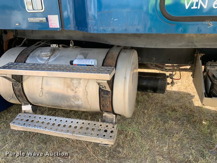 image for item EJ2931 2006 Freightliner  Columbia  semi truck