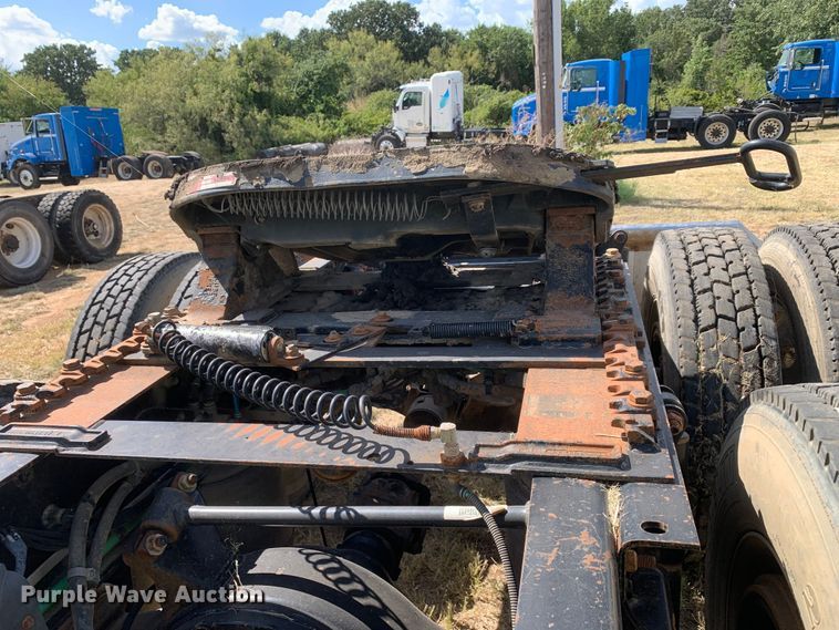 image for item EJ2931 2006 Freightliner  Columbia  semi truck