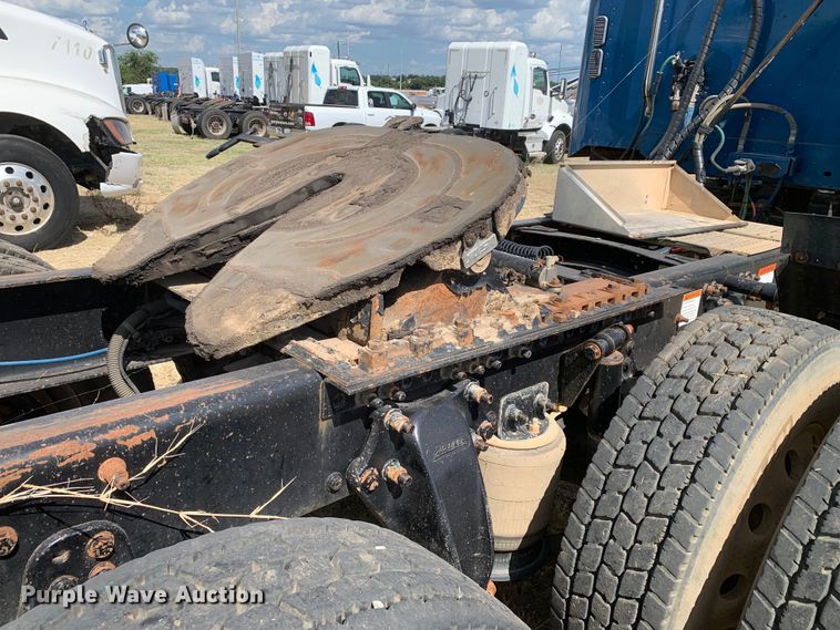 image for item EJ2931 2006 Freightliner  Columbia  semi truck