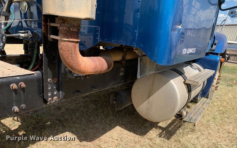 image for item EJ2931 2006 Freightliner  Columbia  semi truck