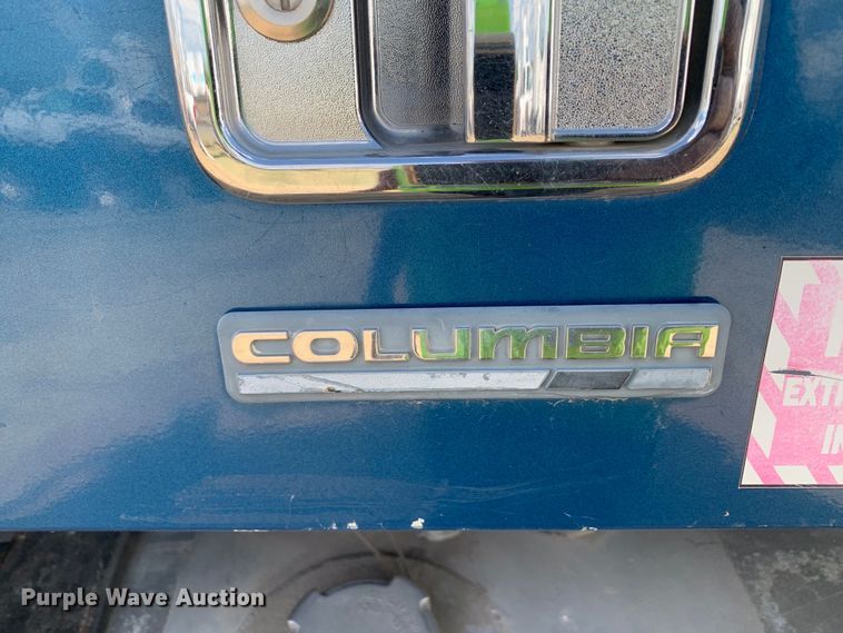 image for item EJ2931 2006 Freightliner  Columbia  semi truck