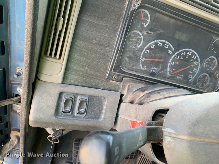 image for item EJ2931 2006 Freightliner  Columbia  semi truck