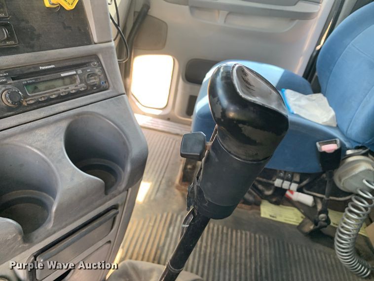 image for item EJ2931 2006 Freightliner  Columbia  semi truck