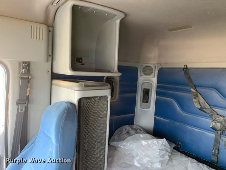 image for item EJ2931 2006 Freightliner  Columbia  semi truck