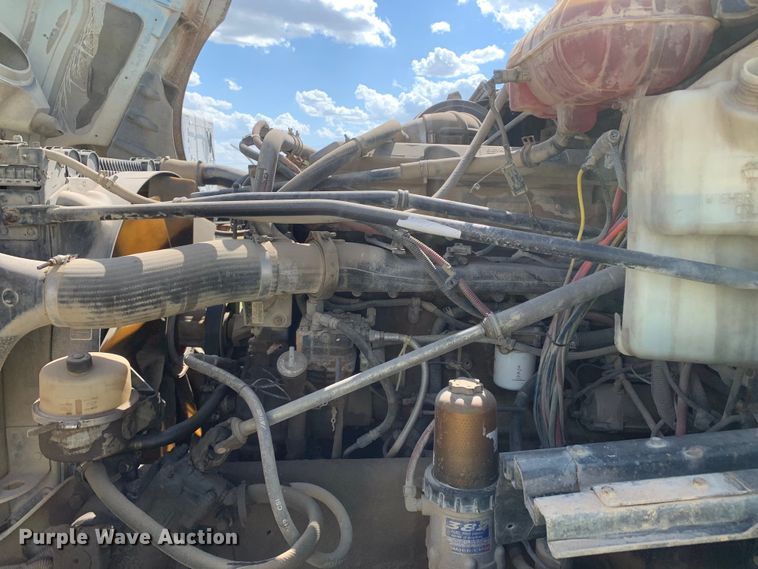 image for item EJ2931 2006 Freightliner  Columbia  semi truck