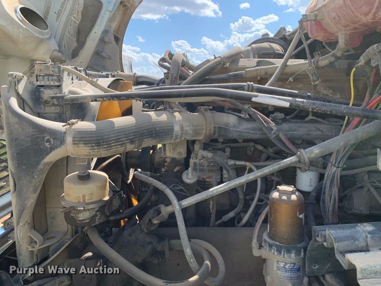 image for item EJ2931 2006 Freightliner  Columbia  semi truck