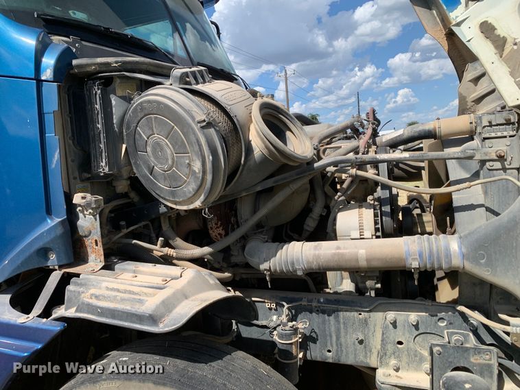 image for item EJ2931 2006 Freightliner  Columbia  semi truck