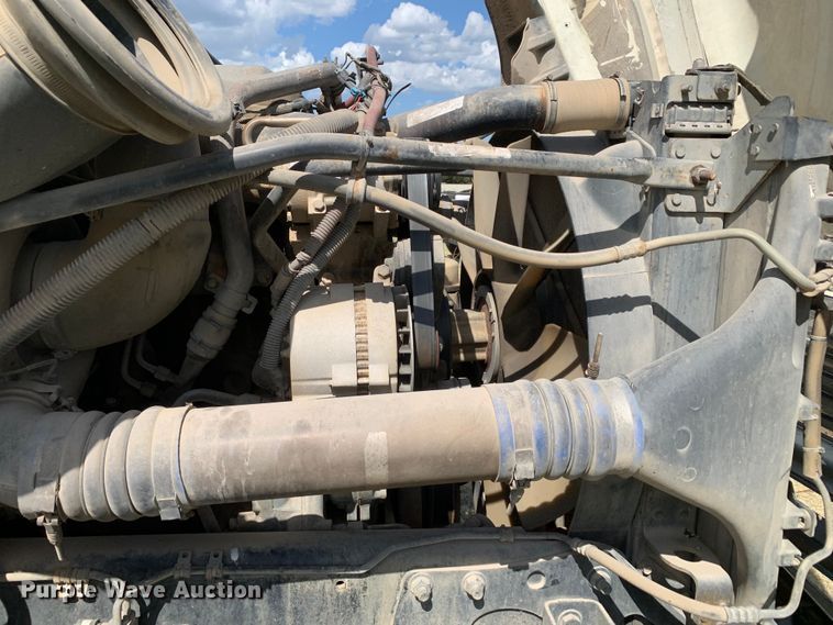 image for item EJ2931 2006 Freightliner  Columbia  semi truck