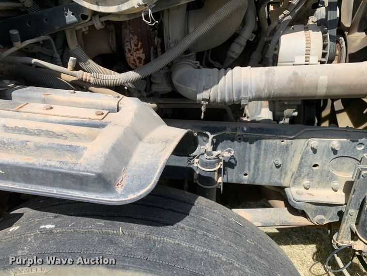 image for item EJ2931 2006 Freightliner  Columbia  semi truck