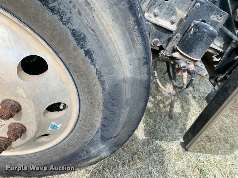 image for item EJ2931 2006 Freightliner  Columbia  semi truck