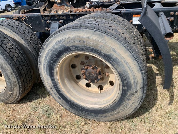 image for item EJ2931 2006 Freightliner  Columbia  semi truck