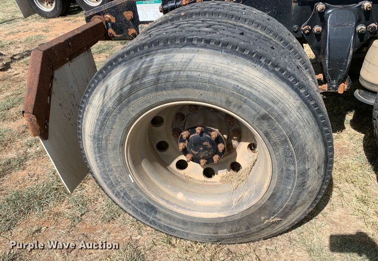 image for item EJ2931 2006 Freightliner  Columbia  semi truck