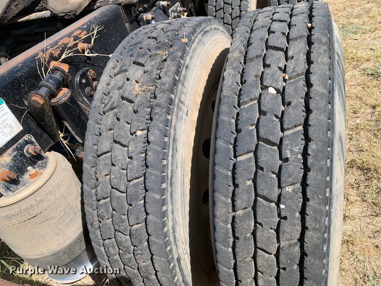 image for item EJ2931 2006 Freightliner  Columbia  semi truck