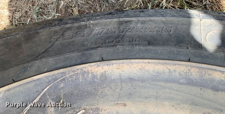 image for item EJ2931 2006 Freightliner  Columbia  semi truck