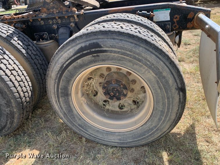 image for item EJ2931 2006 Freightliner  Columbia  semi truck