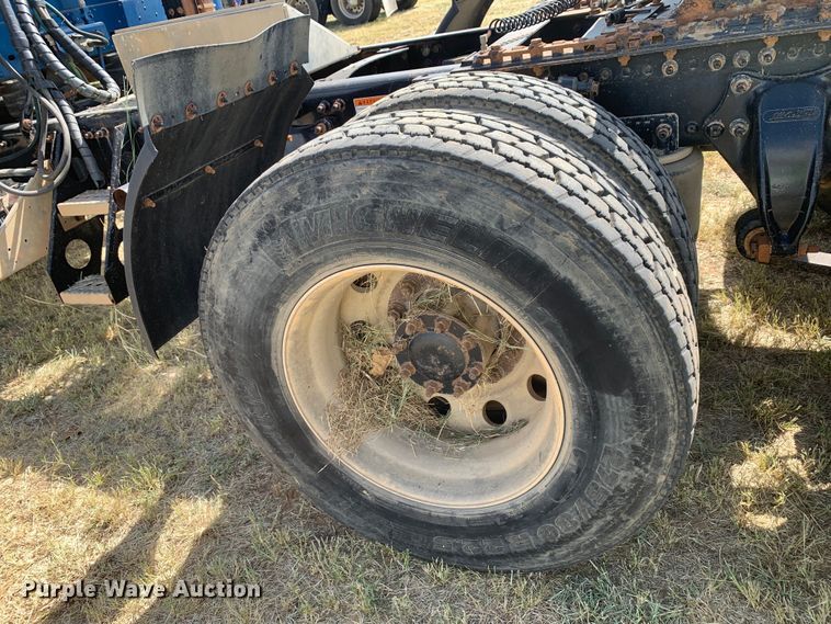 image for item EJ2931 2006 Freightliner  Columbia  semi truck