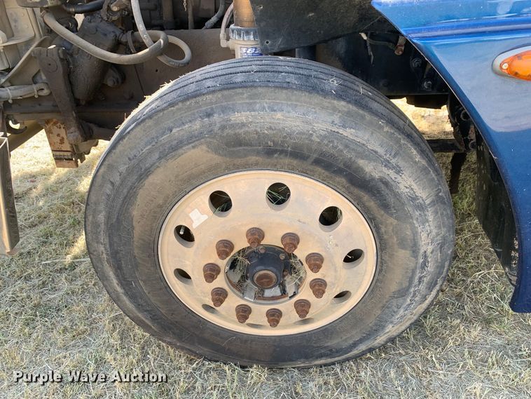 image for item EJ2931 2006 Freightliner  Columbia  semi truck