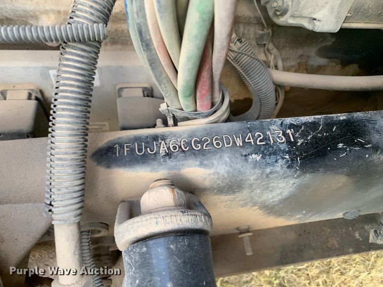 image for item EJ2931 2006 Freightliner  Columbia  semi truck