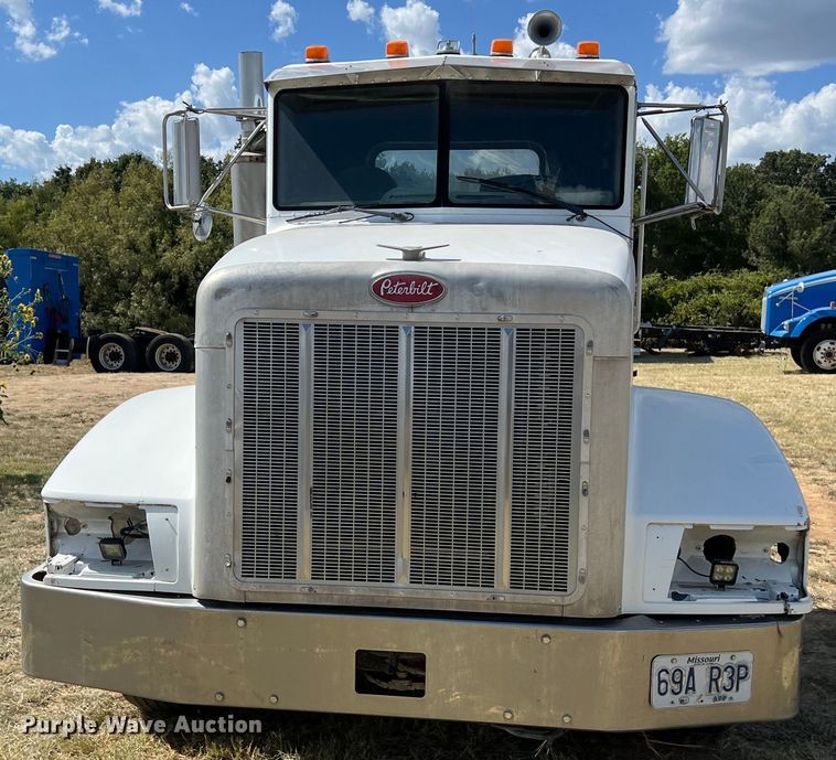 image for item EJ2932 1998 Peterbilt  377 semi truck