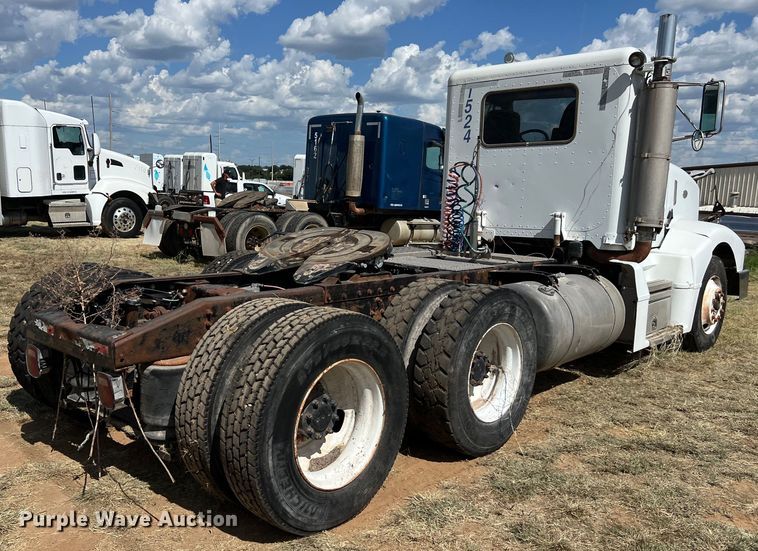 image for item EJ2932 1998 Peterbilt  377 semi truck